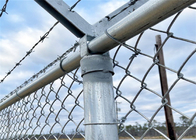 Hàng rào liên kết chuỗi 50x50mm 1.2 M Mạ kẽm nhúng nóng với dây thép gai