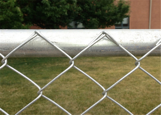 Hàng rào liên kết chuỗi 5,5mm 5 Ft 50x50mm Dây mạ kẽm điện kim cương lỗ